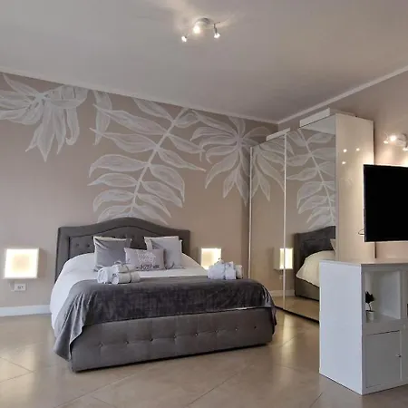 Kisses From Open Space - No Pets Allowed *