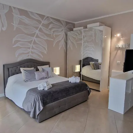 Kisses From Open Space - No Pets Allowed